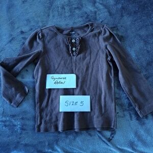 Gymboree girls size 5 brown long sleeve shirt has tiny hole in the back collar